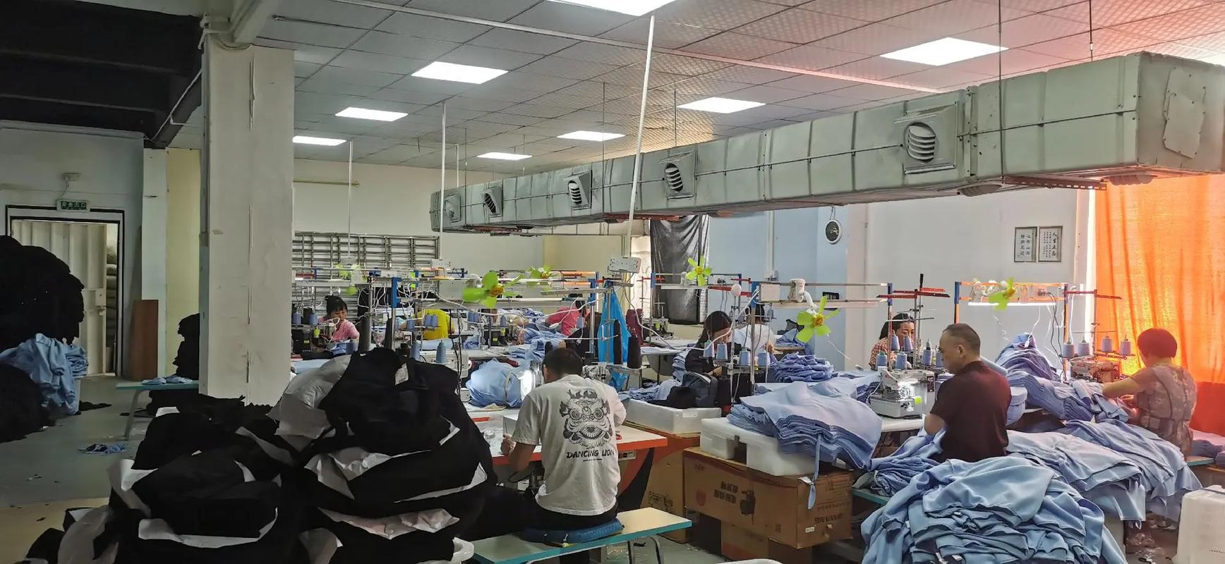 帶你走進服裝廠 車間實拍，揭秘服裝服飾零售的源頭