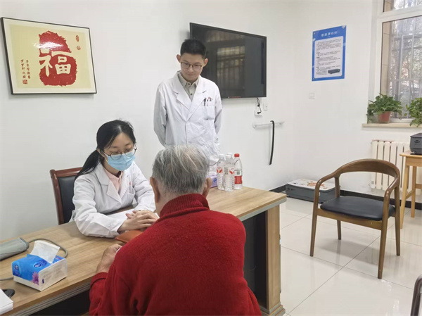 東方焦點 | 內通外調護健康，聯合義診惠老兵——北京中醫藥大學東方醫院開展健康咨詢服務